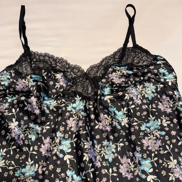 Victoria’s Secret Floral Lace Trim Slip - Picture 3 of 6